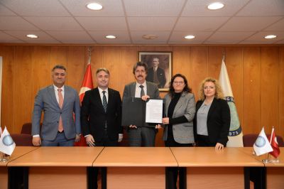 Bursa Uludağ Üniversitesi Kimya Bölümü Akademisyenlerinin Patentli Teknolojisi Özel Sektöre Devredildi