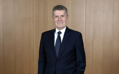 TOPLULUĞUN 100. YILINDA, SABANCI HOLDİNG YÖNETİM KURULU BAŞKANLIĞI'NI BİR PROFESYONEL ÜSTLENDİ