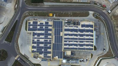 HENKEL MEA BÖLGESİNDEKİ YAPIŞTIRICI TEKNOLOJİLERİ TESİSLERİNDE %100 YENİLENEBİLİR ELEKTRİK HEDEFİNE ULAŞTI